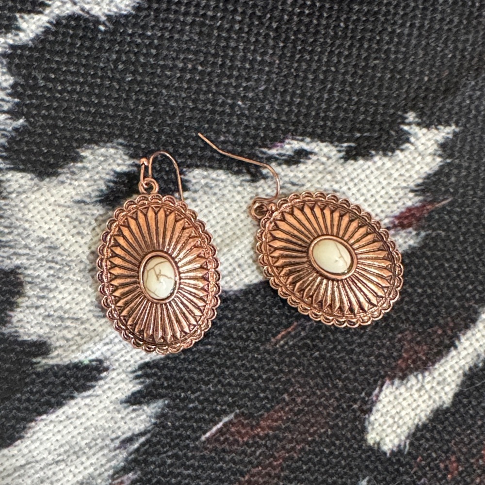 Elegant Copper-Toned Earrings - Picture 2 of 3